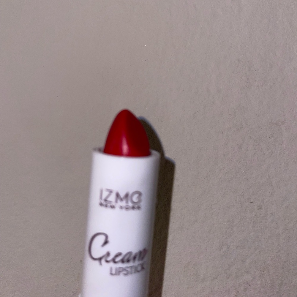 🛍️Red Lipstick 🛍️ - Picture 2 of 5